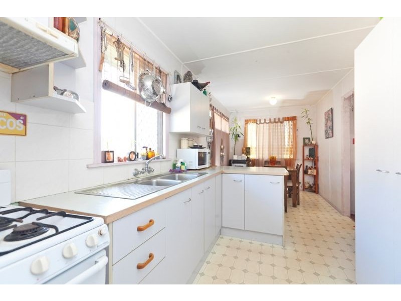 15 Lithgow Street, Wynnum QLD 4178