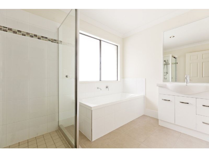 11 Wassell Street, Wynnum QLD 4178