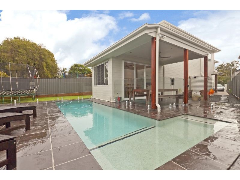 10 Moreton Avenue, Wynnum QLD 4178