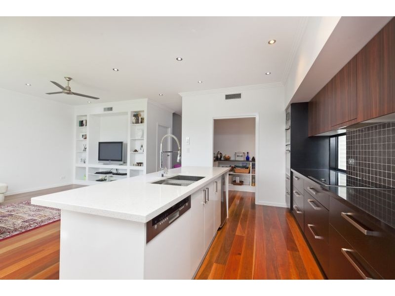 10 Moreton Avenue, Wynnum QLD 4178