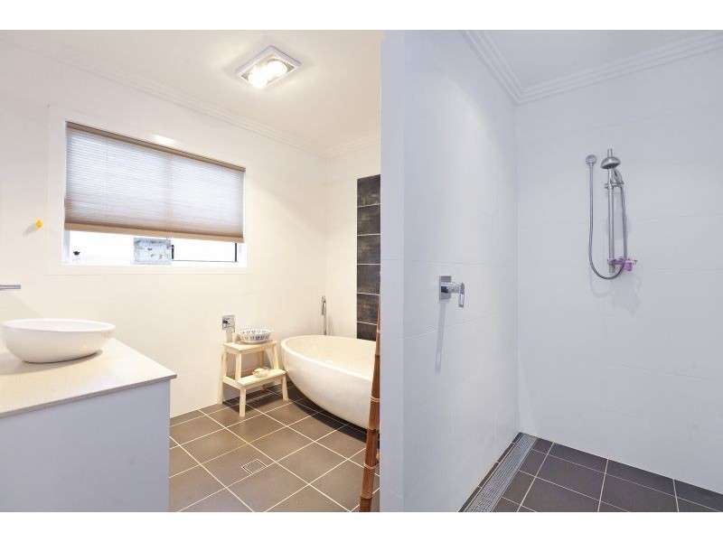 10 Moreton Avenue, Wynnum QLD 4178