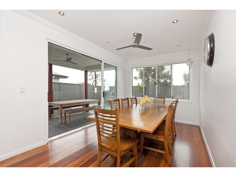 10 Moreton Avenue, Wynnum QLD 4178