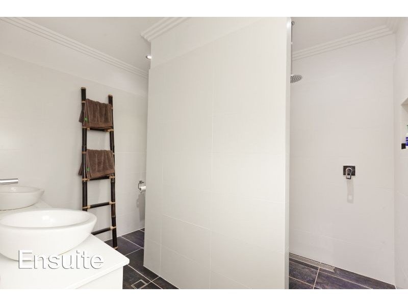 10 Moreton Avenue, Wynnum QLD 4178