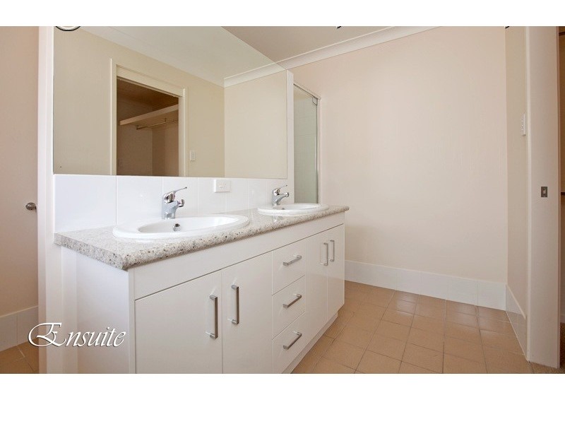 11 Cola Crescent, Wynnum West QLD 4178