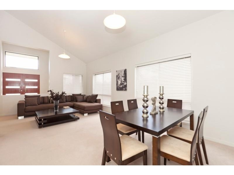 8 John Street, Manly West QLD 4179