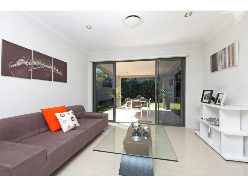 8 John Street, Manly West QLD 4179