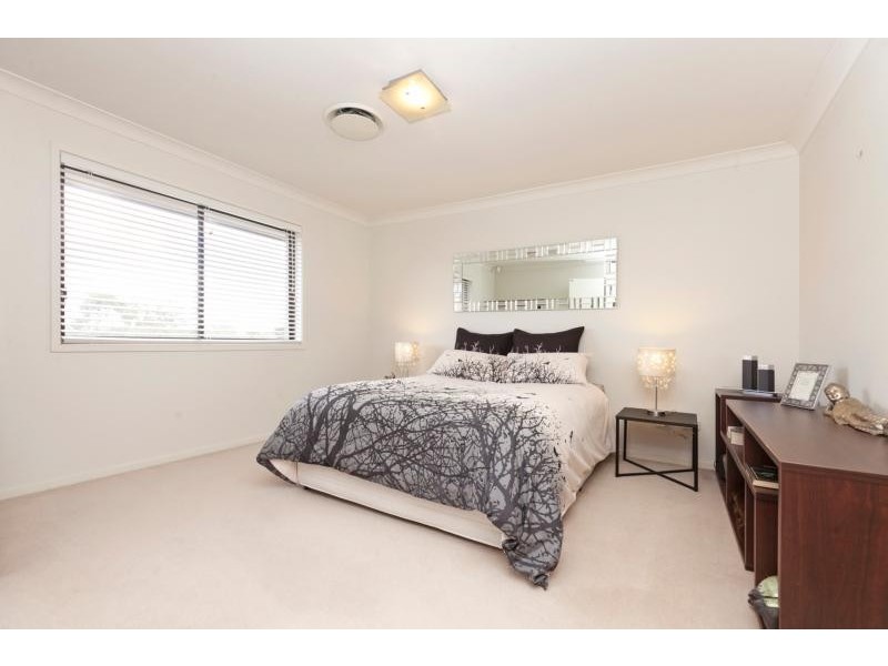 8 John Street, Manly West QLD 4179