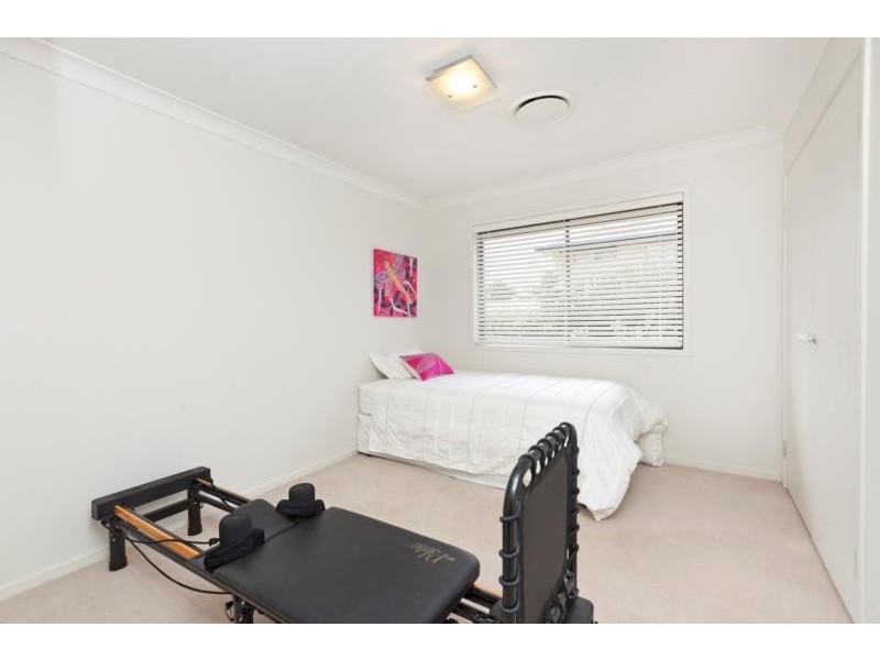 8 John Street, Manly West QLD 4179