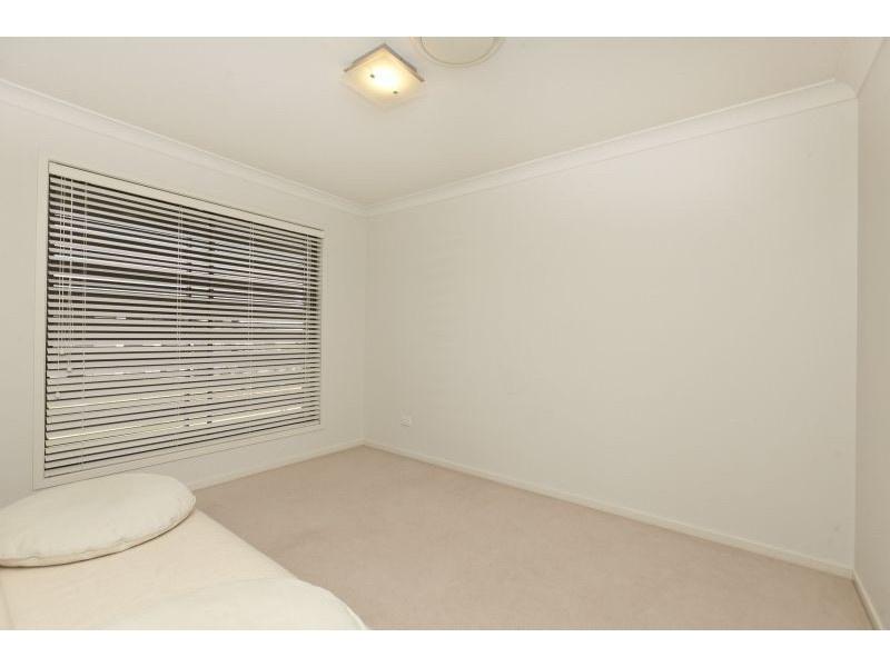 8 John Street, Manly West QLD 4179