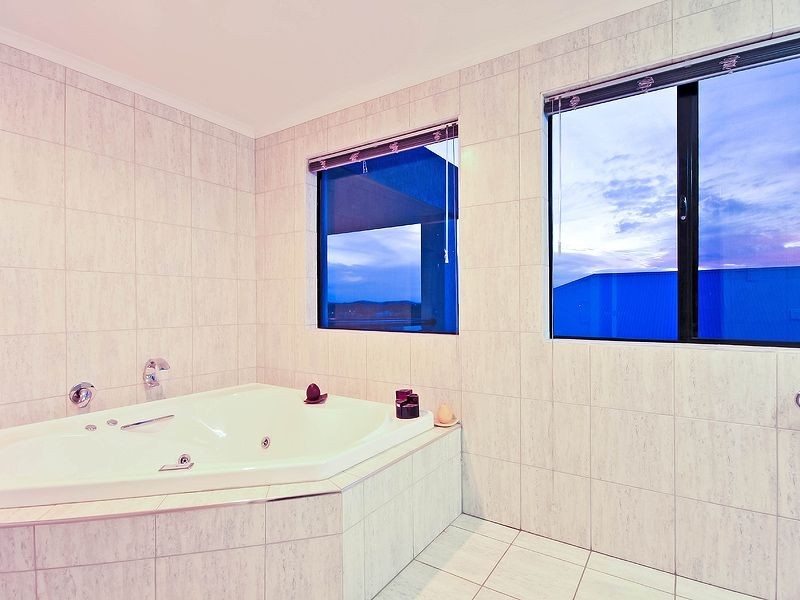 35 Sweetapple Place, Manly West QLD 4179