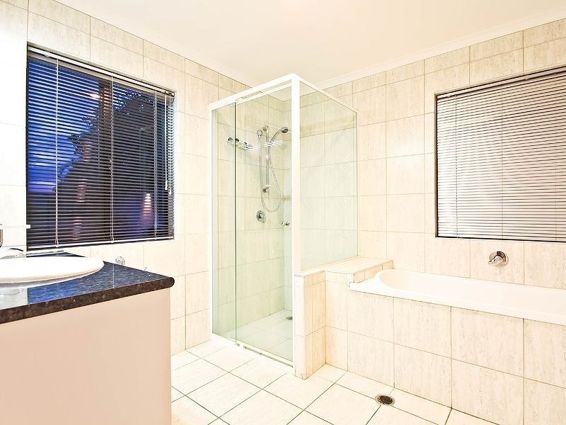 35 Sweetapple Place, Manly West QLD 4179