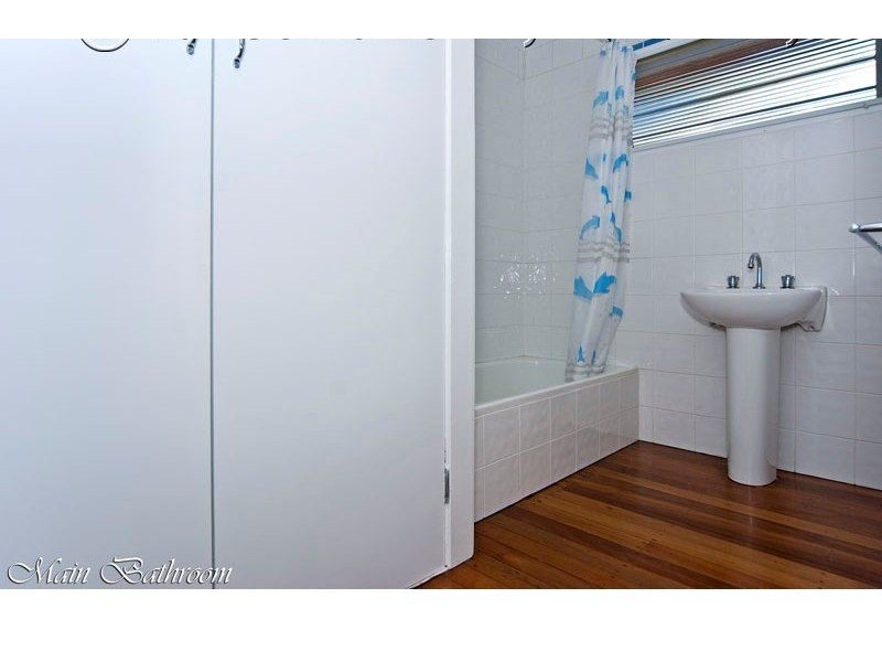 72 Empire Avenue, Manly West QLD 4179