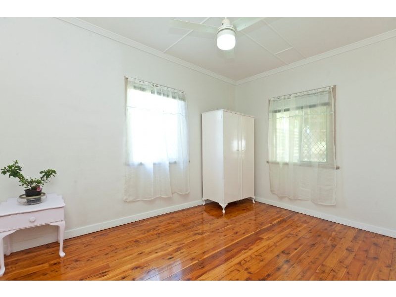 94 Cedar Street, Wynnum QLD 4178