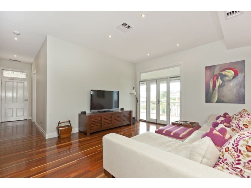 16 Ashton Street, Wynnum QLD 4178