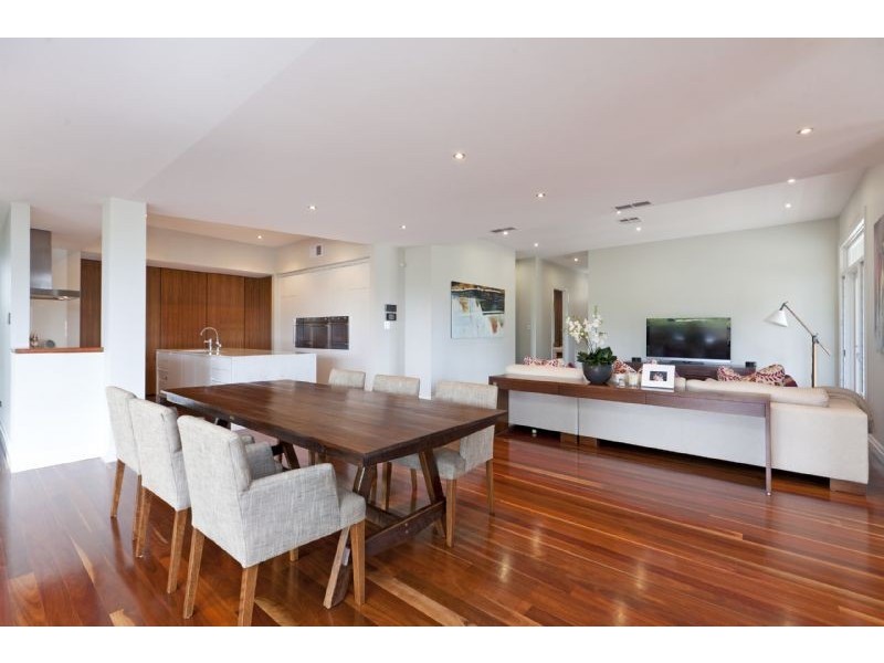 16 Ashton Street, Wynnum QLD 4178