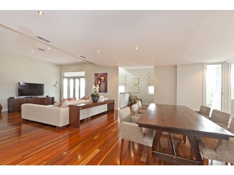 16 Ashton Street, Wynnum QLD 4178