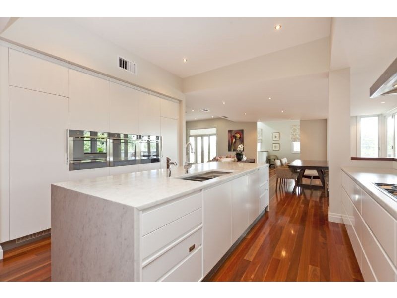 16 Ashton Street, Wynnum QLD 4178