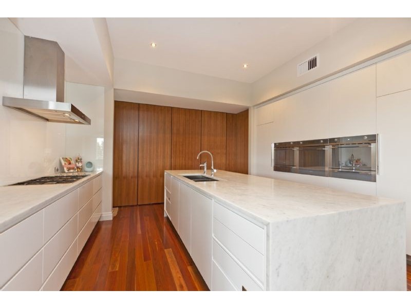 16 Ashton Street, Wynnum QLD 4178