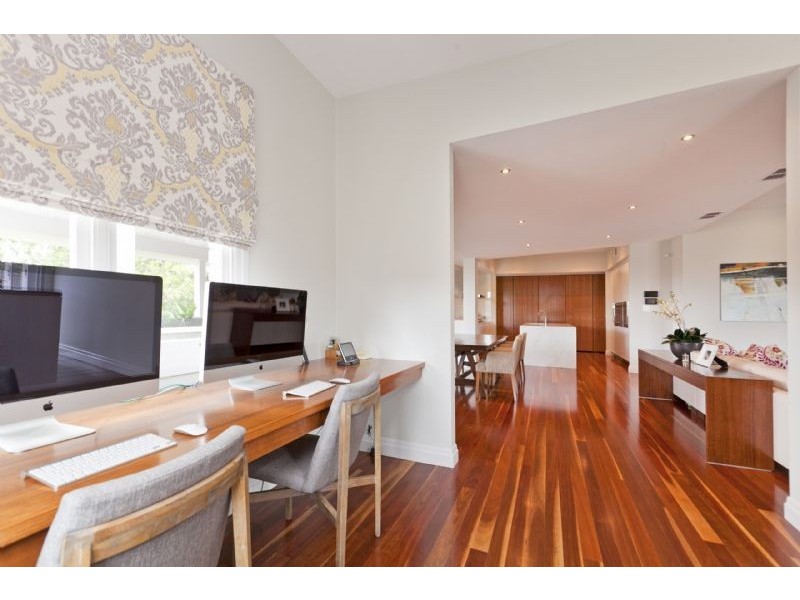 16 Ashton Street, Wynnum QLD 4178