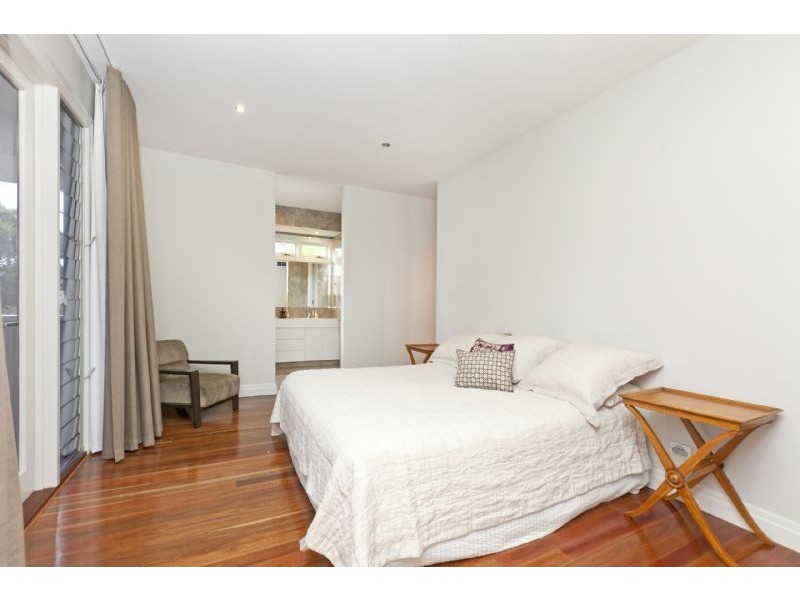 16 Ashton Street, Wynnum QLD 4178