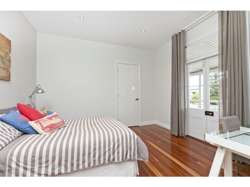 16 Ashton Street, Wynnum QLD 4178