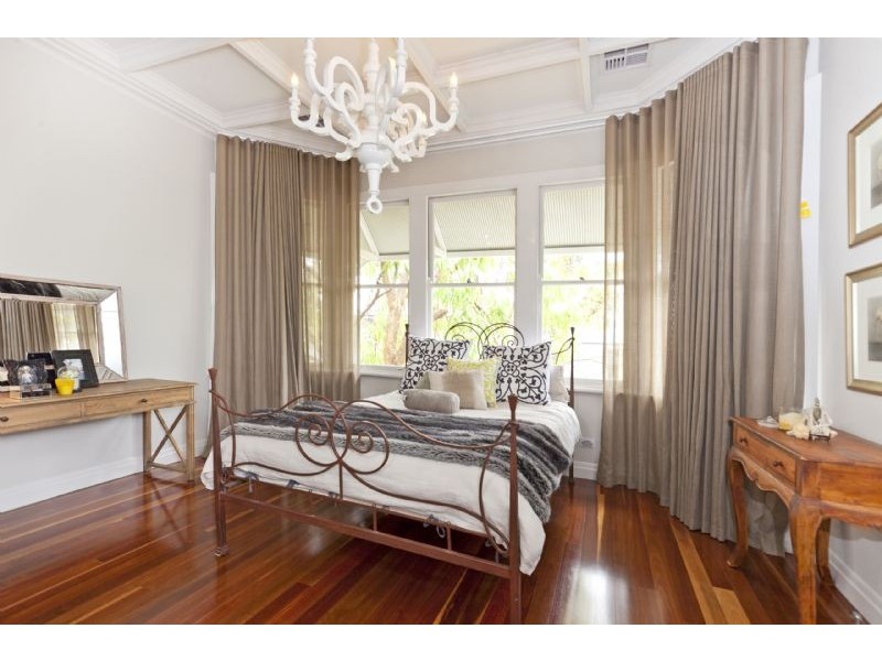16 Ashton Street, Wynnum QLD 4178