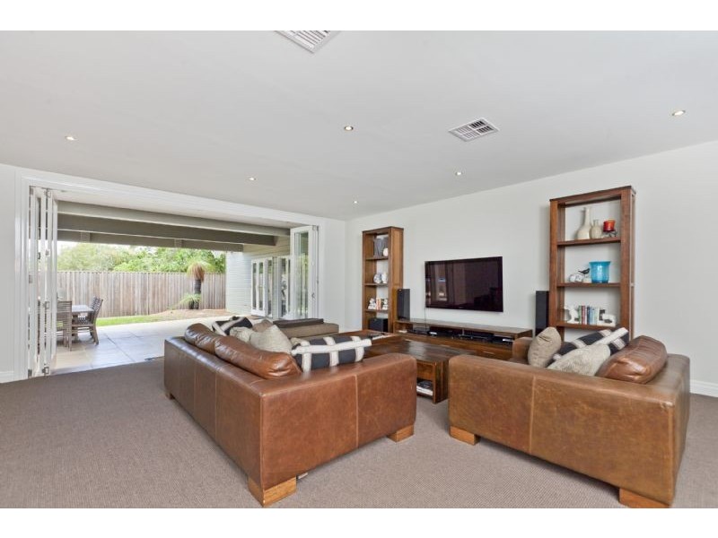 16 Ashton Street, Wynnum QLD 4178