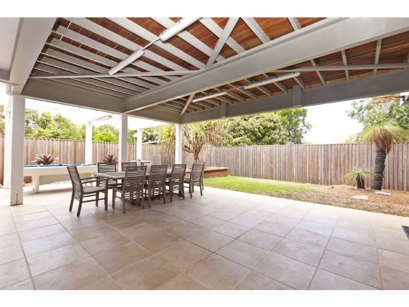 16 Ashton Street, Wynnum QLD 4178