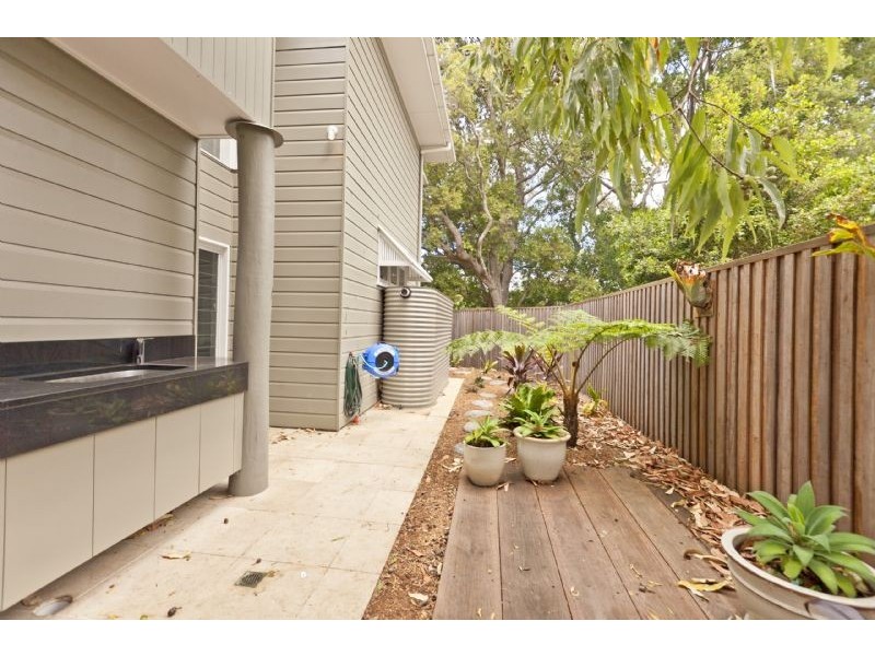 16 Ashton Street, Wynnum QLD 4178