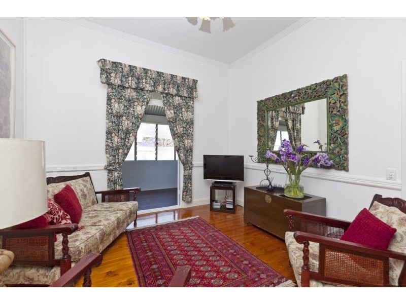 151 Carlton Terrace, Manly QLD 4179