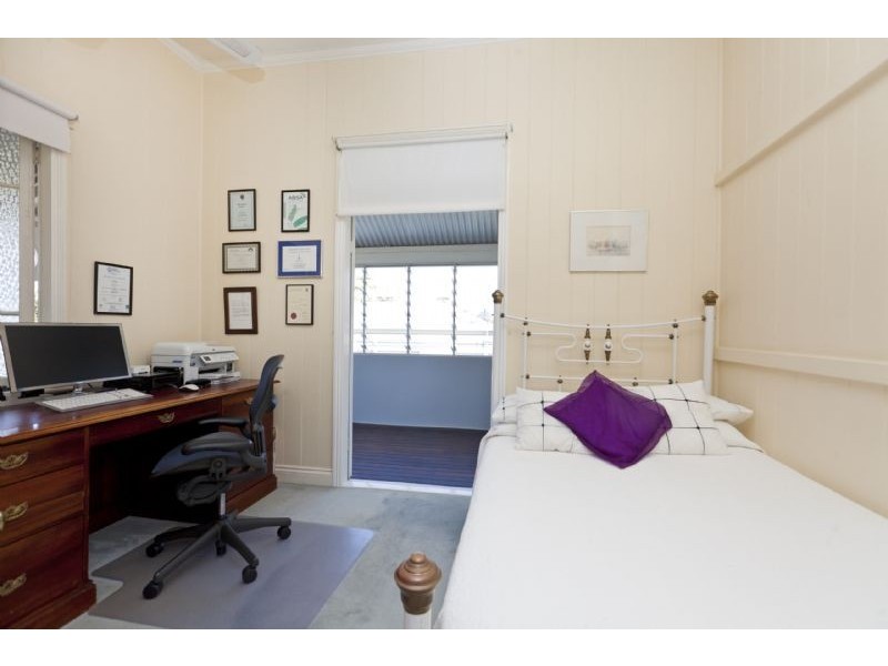 151 Carlton Terrace, Manly QLD 4179