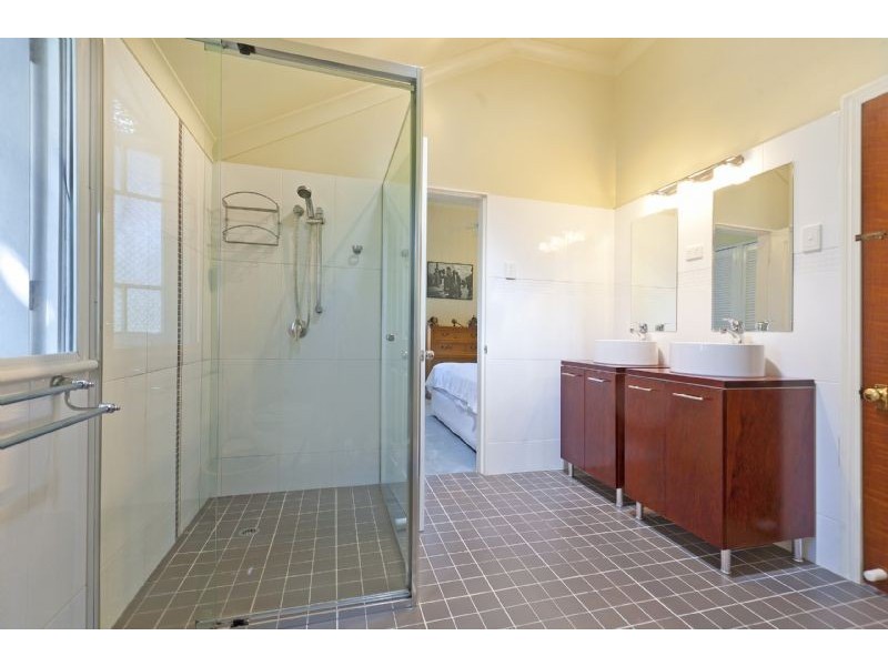 151 Carlton Terrace, Manly QLD 4179