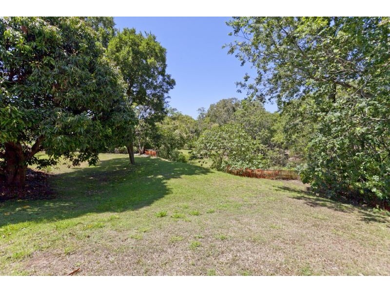 18 Ashton Street, Wynnum QLD 4178