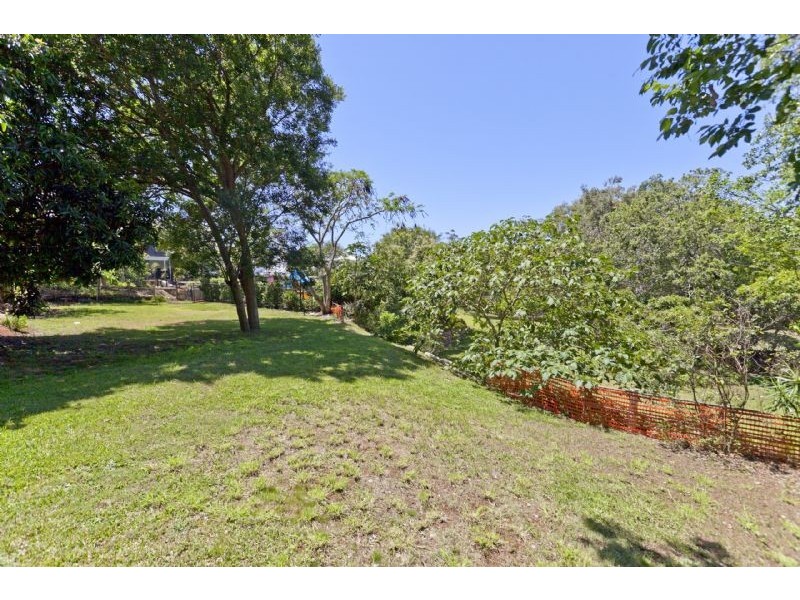 18 Ashton Street, Wynnum QLD 4178
