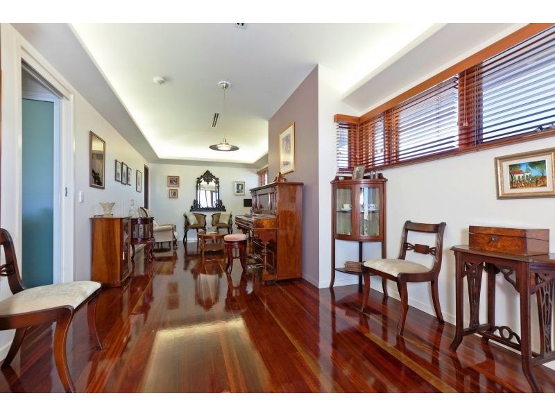 16 Summit Place, Wynnum West QLD 4178