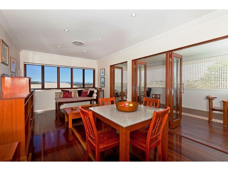 16 Summit Place, Wynnum West QLD 4178