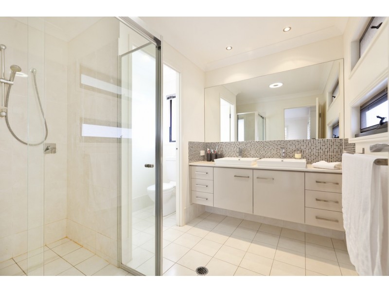 15 Berrimilla Street, Manly West QLD 4179