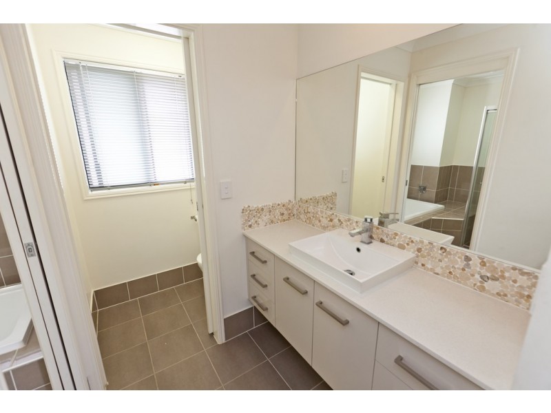 15 Berrimilla Street, Manly West QLD 4179