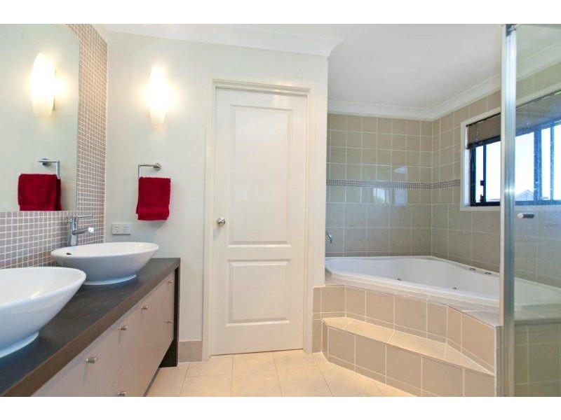 19 DANE COURT, Manly West QLD 4179