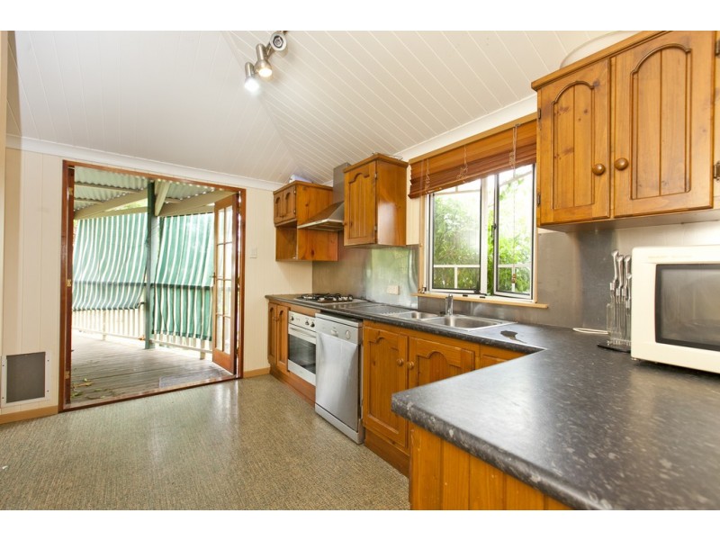 11 Moreton Ave, Wynnum QLD 4178