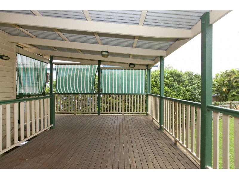 11 Moreton Ave, Wynnum QLD 4178
