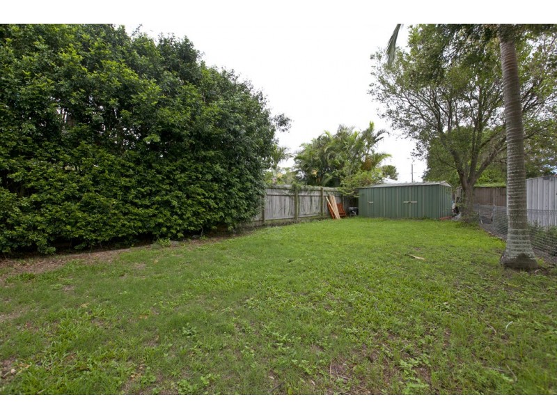 11 Moreton Ave, Wynnum QLD 4178
