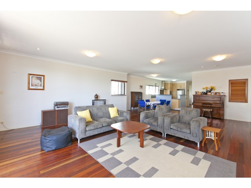 685 Esplanade, Lota QLD 4179