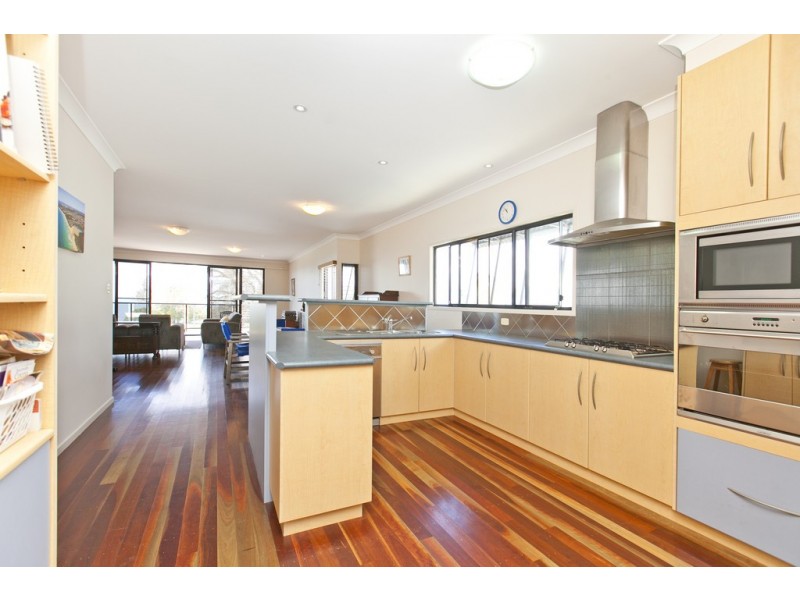 685 Esplanade, Lota QLD 4179