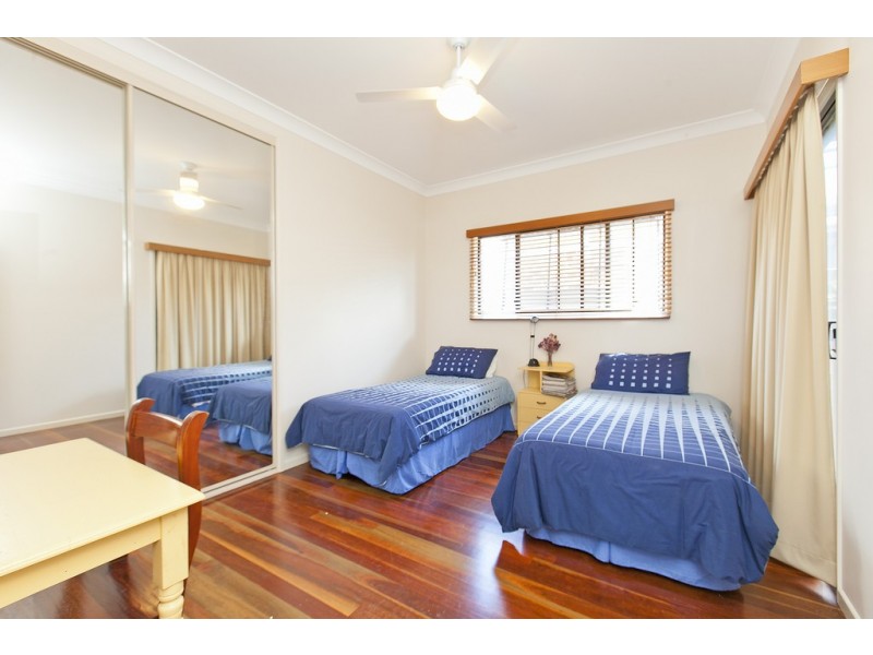 685 Esplanade, Lota QLD 4179