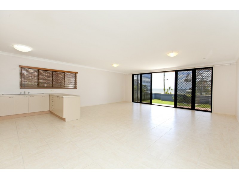 685 Esplanade, Lota QLD 4179