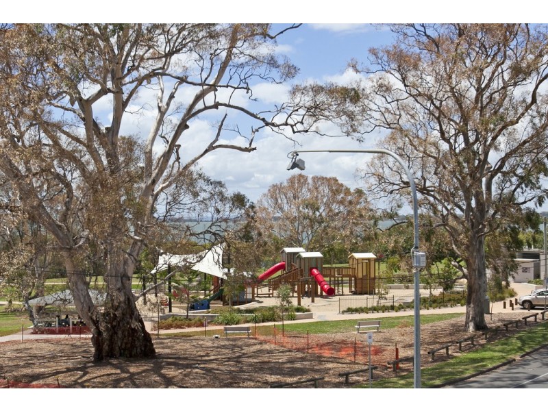 685 Esplanade, Lota QLD 4179