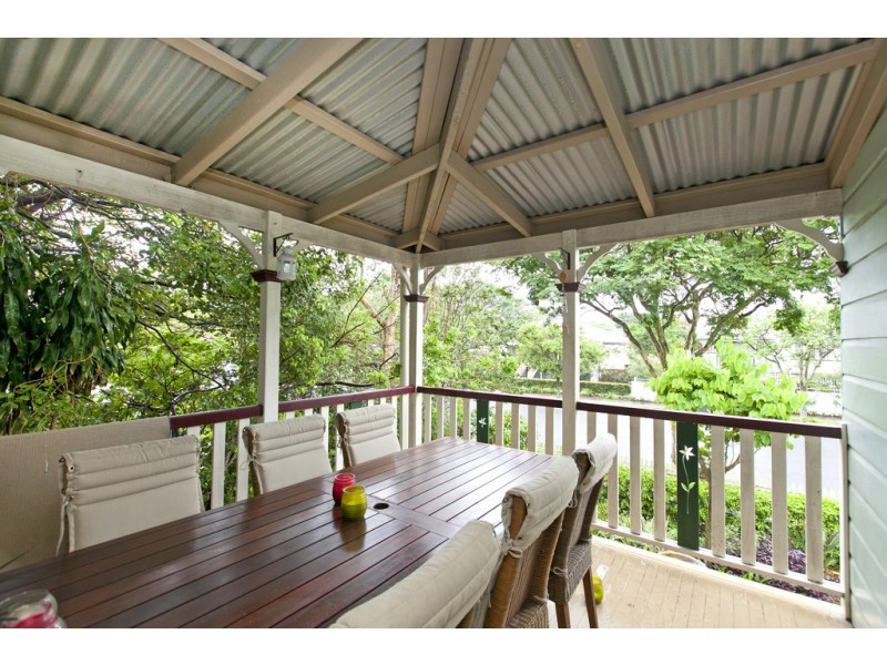 15 Carlton Terrace, Wynnum QLD 4178