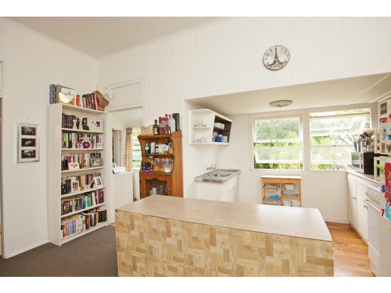 53 Yamboyna Street, Manly QLD 4179