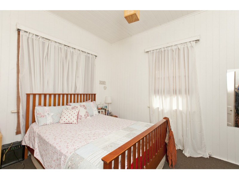 53 Yamboyna Street, Manly QLD 4179